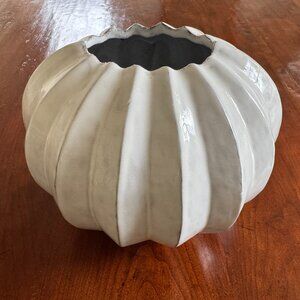 Vietri Incanto Handmade Earthenware White Round Pleated Vase